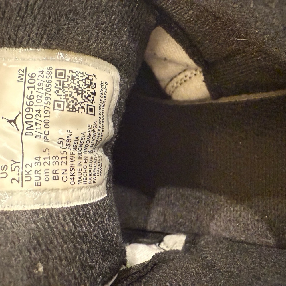 Jordan Kids White and Black Leather Sneakers - Picture 4 of 4